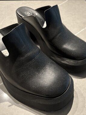 Leather mules